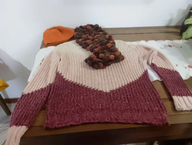 Blusa tricô, cachecol e gorro SEM USO