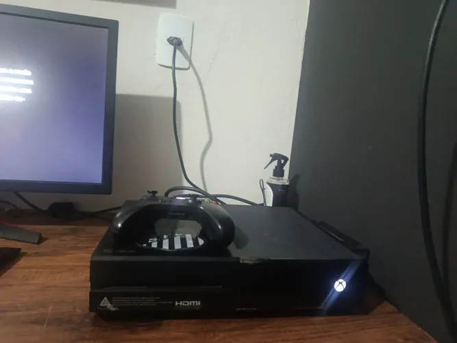 Xbox One 500GB (Higienizado e Silencioso) + Controle