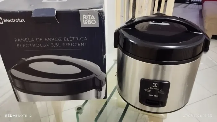 Panela elétrica de arroz, nunca foi usada. 
