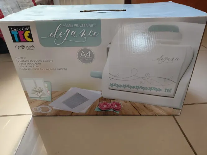 Máquina de Corte Elegance A4 Toke e Crie + Lote com 167 Facas