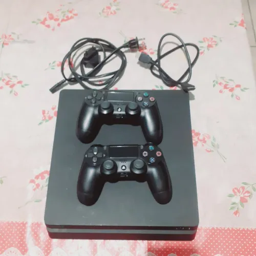 Ps4 slim com 2 controles e o FIFA 18