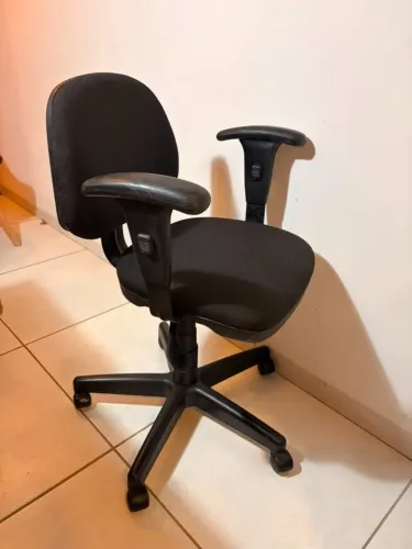 Cadeira de escritório ergonômica, inclinável e ajustável