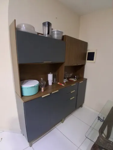 Armário de cozinha com apoio no chão