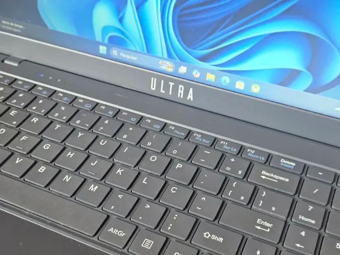 NOTEBOOK DDR4 PERFEITO ESTADO