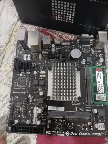 Vendo placa mãe de PC sistema operacional Windows 8