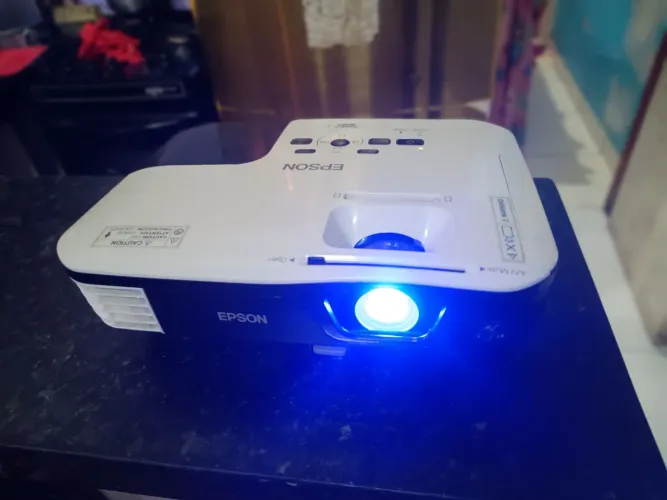 Projetor Epson Power lite W12