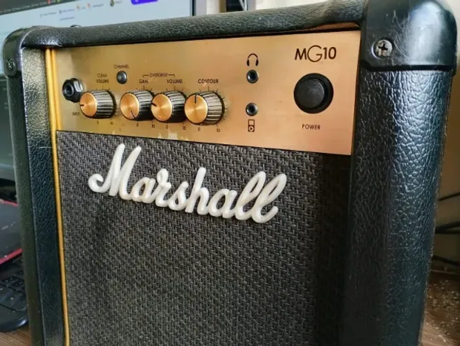 Amplificador Marshall MG10 110v