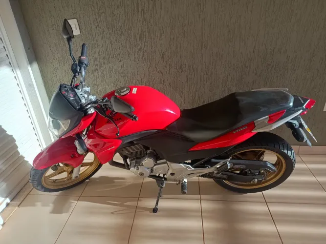 Honda CB 300R Flex com 25 mil km