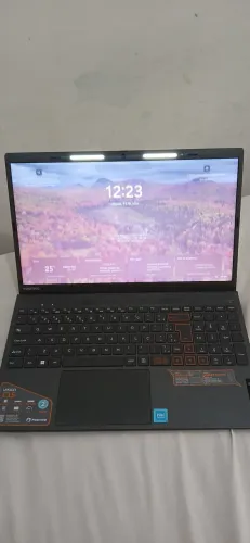 Notebook com tela com defeito