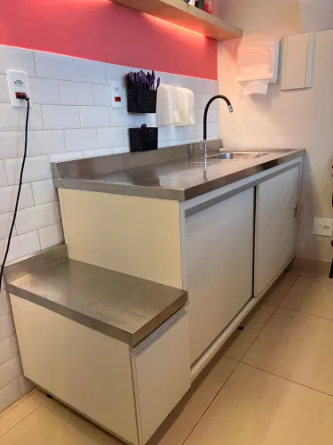 Armário com pia inox