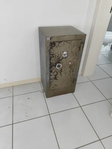 Cofre modelo antigo
