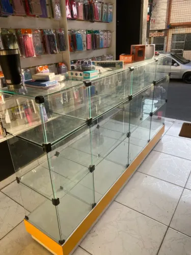 Balcão vitrine em excelente estado