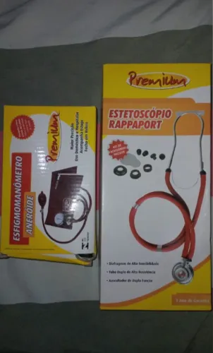 KitEsfigmomanômetro e estetoscópio