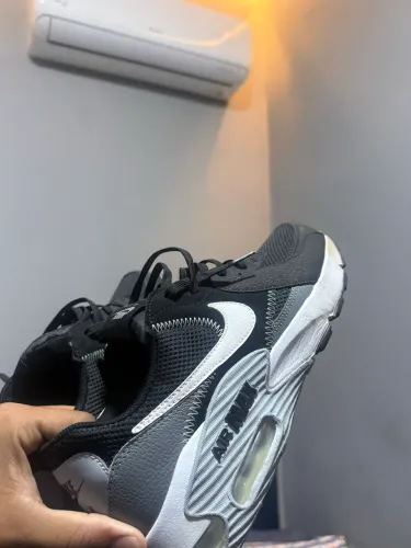Vendo tênis Nike air Max excee