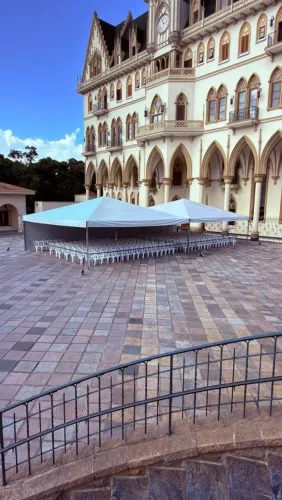 Tenda Piramidal 10 x 10 mts
