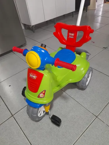 Triciclo 2 em 1 motoca de passeio.