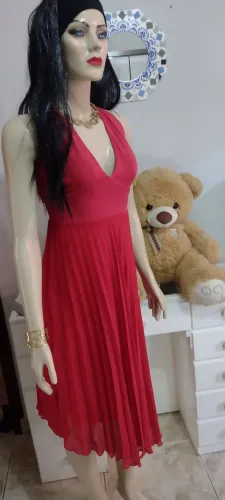 Vestidos lindos, a Olx não dá opçao de especificar. Mas o preço por peça é a partir 35$