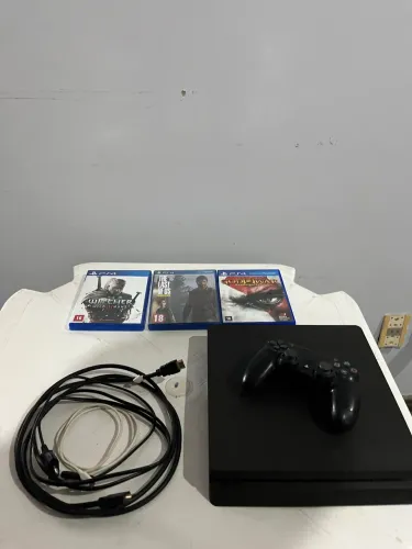 Playstation 4 slim 1 Tb / seminovo / + 3 jogos