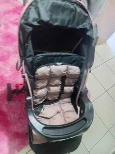Carrinho de bebê marca cosco