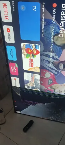 TV tcl funcionando mais trincou  para vender barato a tela no canto