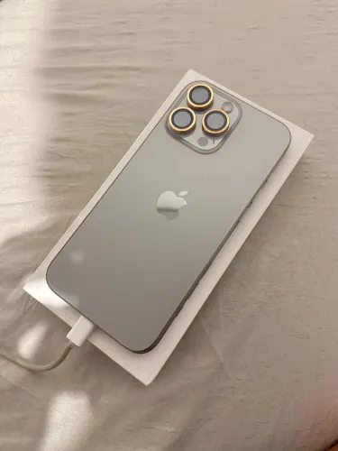 iPhone 16 Pro Max com Nota fiscal + 8 capinhas