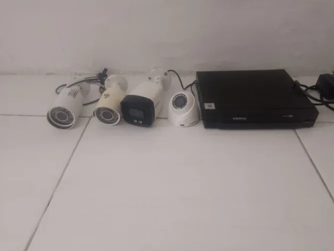 Dvr Intelbras 4canal com 4 câmara Intelbras
