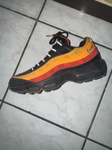 Air max 95 vermelho e preto 