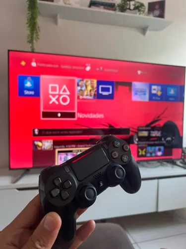 PS4 slim + 2 controles + jogo