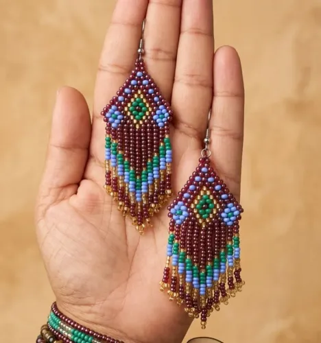 Brinco de miçangas artesanal