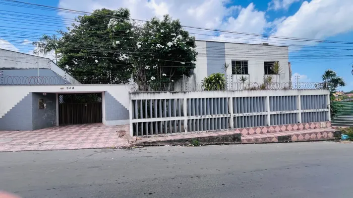 CASA COM DOIS PAVIMENTOS