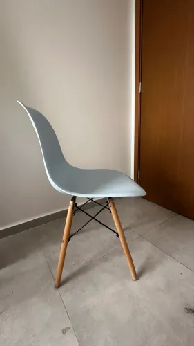 03 Cadeira Dkr charles Eames Eiffel wood Azul