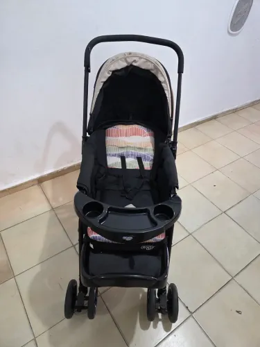 Carrinho e bebê conforto