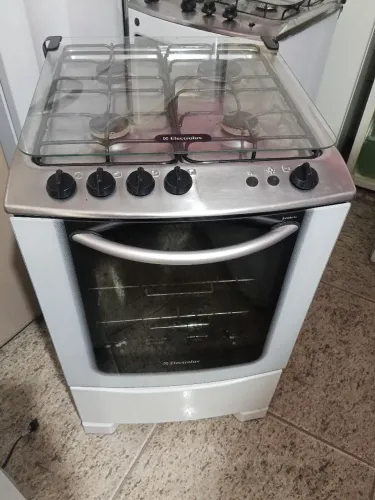 Fogão Electrolux com acendedor automático 4 bocas em ótimo estado de conservação