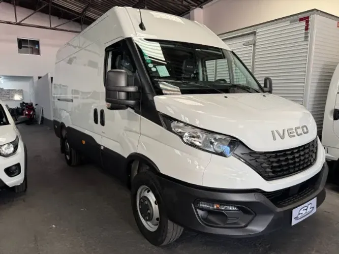 Iveco Daily Furgão 30-160 3.0 12m³ (die.)(e6) 2025