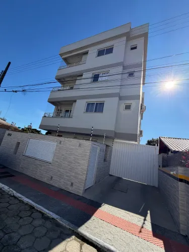 Alugo AP dois quartos com suíte em São José