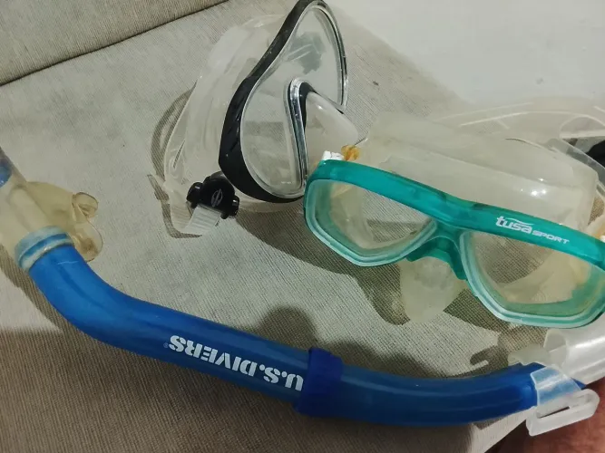 2 óculos de mergulho um Mormaii e um tusa e mais um snorkel