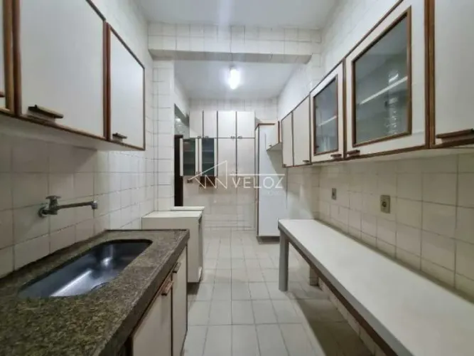 Apartamento : / Residencial / Glória
