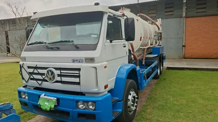 Caminhao VW 17.210 Truck Hidrojato e Vacuo - 12.600L