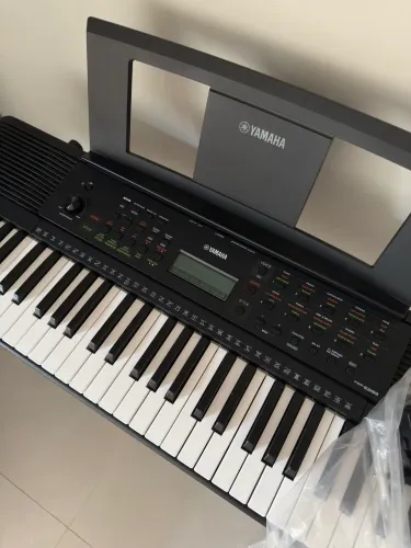 Teclado Yamaha Psr-e283 Estudo Preto 392 Vozes C/ Modo Quis