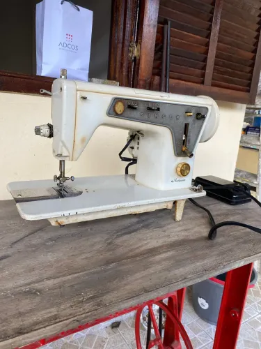 Máquina de costura Singer 1970