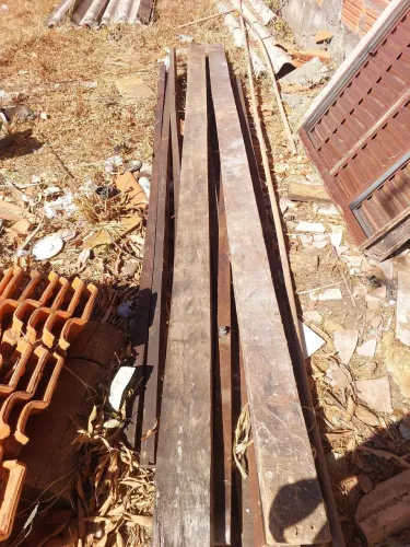 Vende- se essa janela e os caibros com as vigotas 