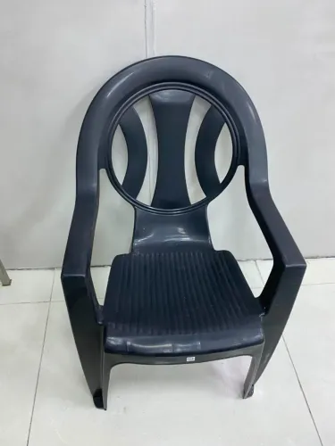 cadeira de plastico preta