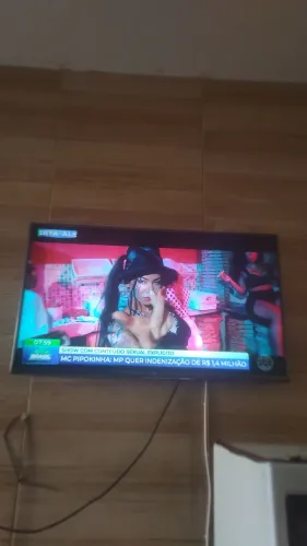 vendo uma TV muito conservada