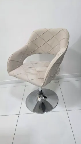 Poltrona Decorativa Giratória Bege - Linda e Sofisticada