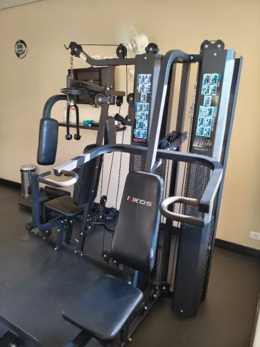 Estação de ginástica Kikos com Leg Press