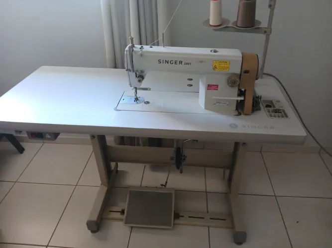 Vendo máquina de costura industrial SINGER RETA