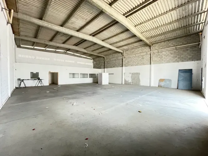 Alugo galpão de 300m² em condominio com segurança