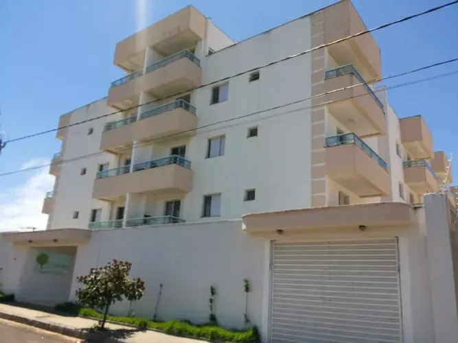 ALUGO AMPLA COBERTURA COM 3 VARANDAS E 3 VAGAS NO B lARANJEIRAS. 