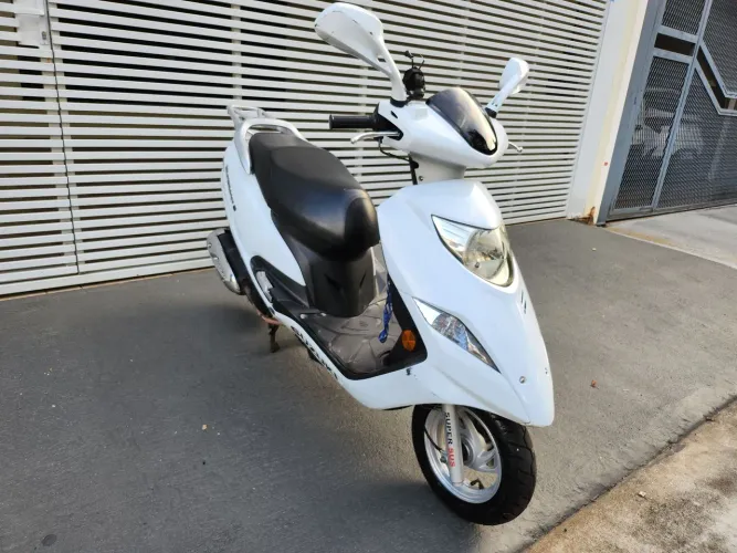 Suzuki Burgman 125i 2018 - Excelente estado - Baixa km - Pronta para rodar