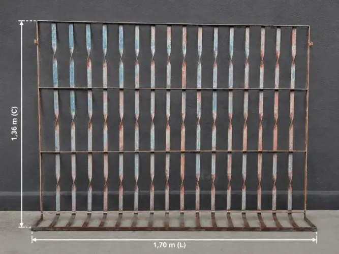 Vendo Grade de Ferro para Janela Reforçada - 1,70 x 1,36 e 1,43 x 1,36